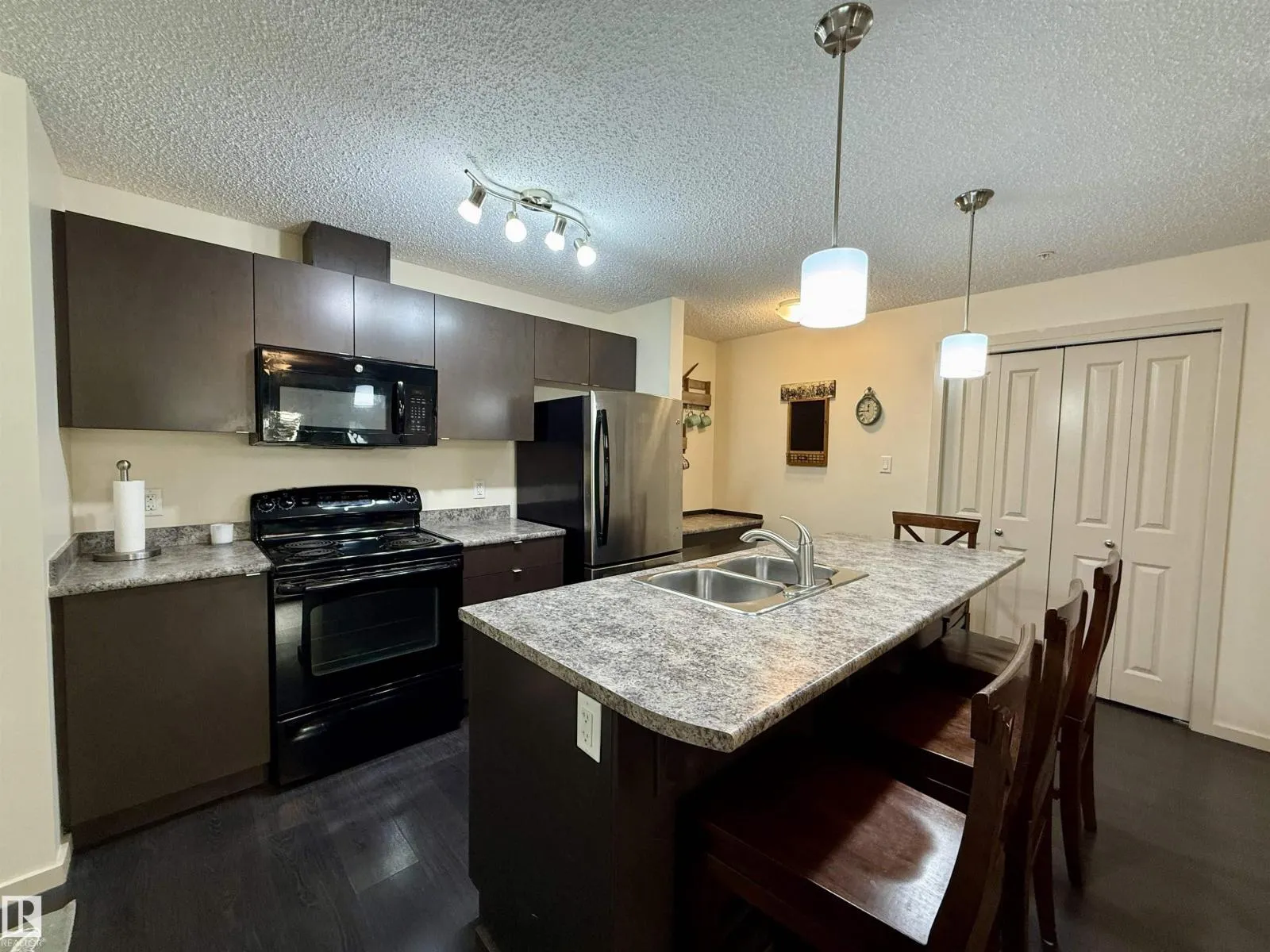 #202 340 WINDERMERE RD NW