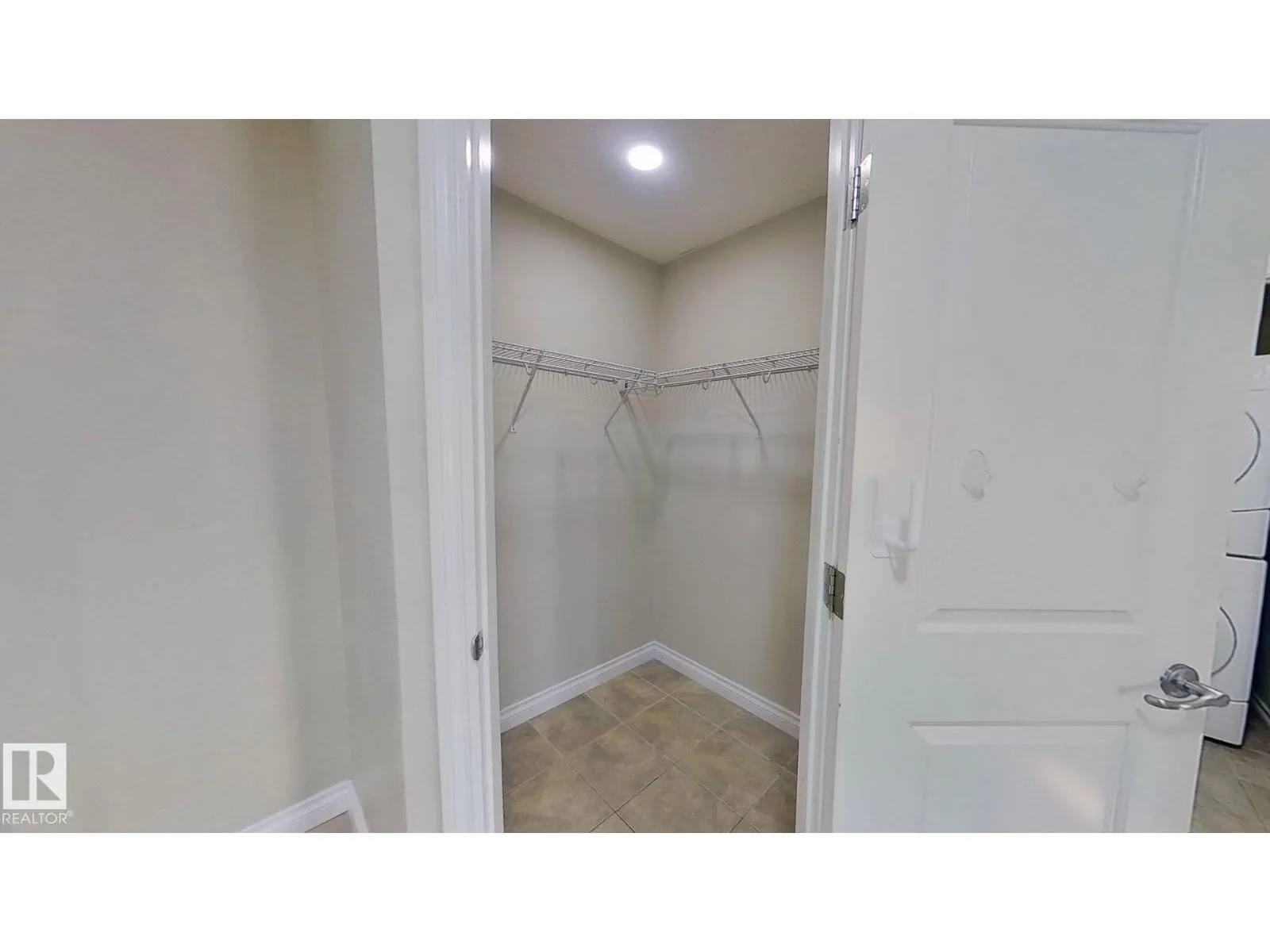 3236 17B AV NW