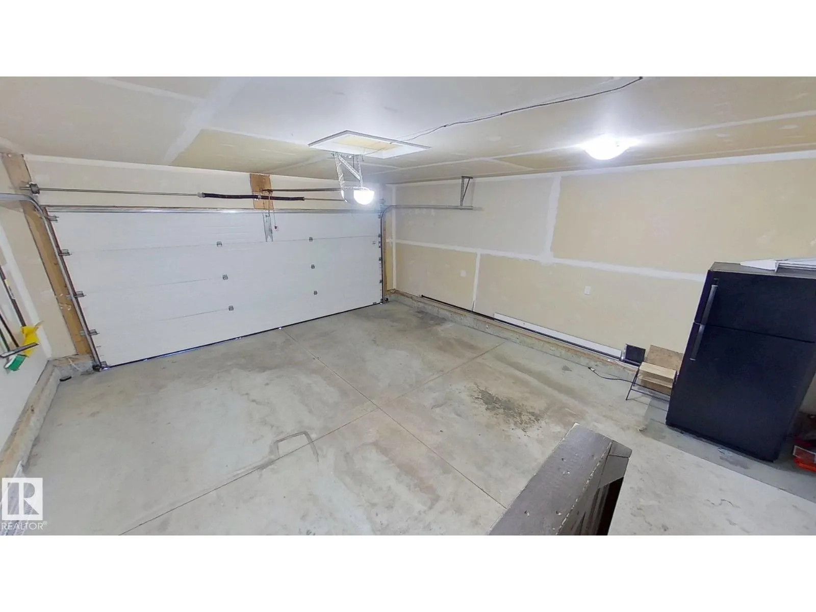 3236 17B AV NW