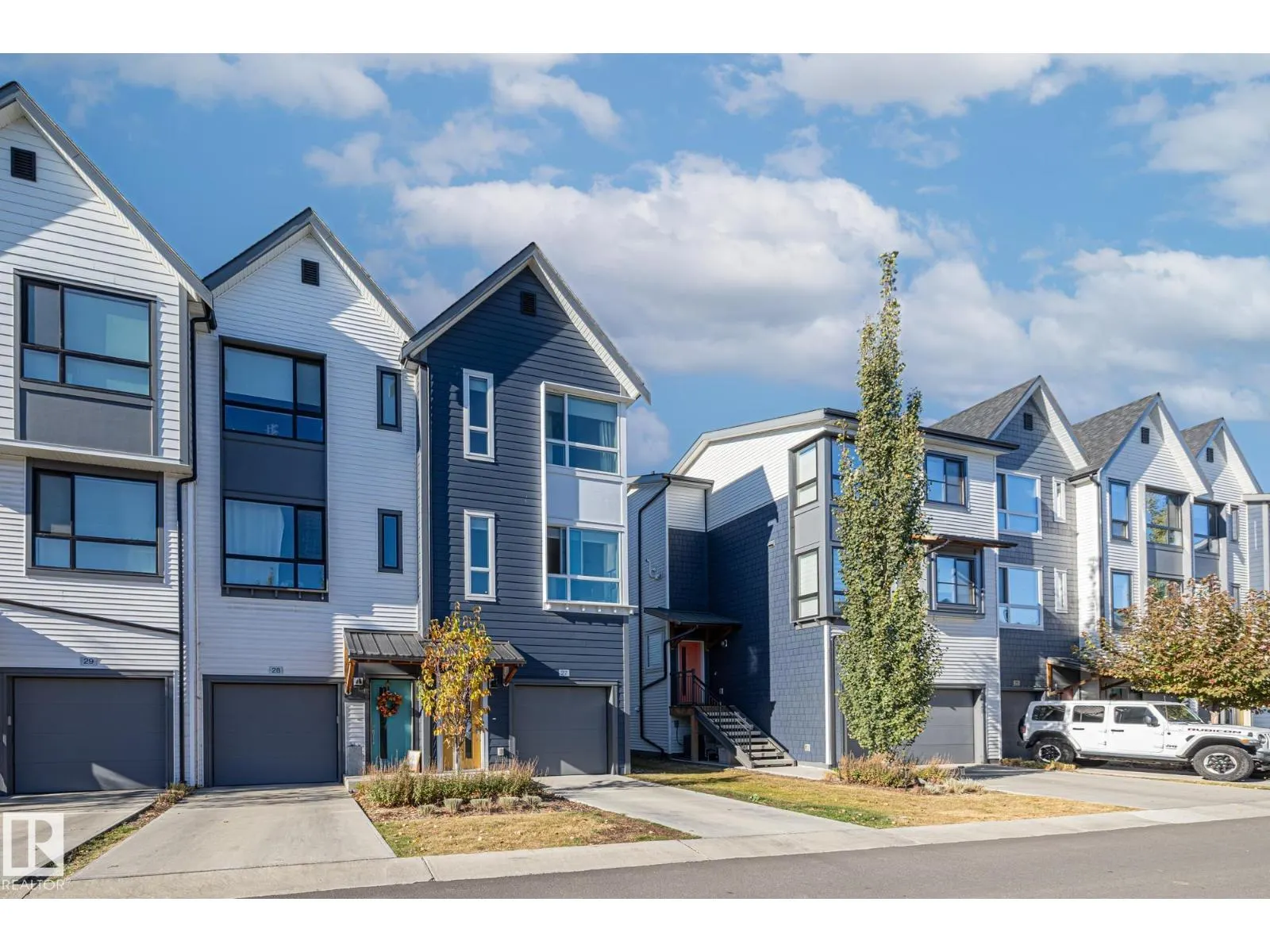 #27 100 JENSEN LAKES BV
