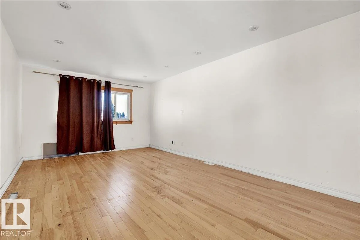 10522 161 ST NW