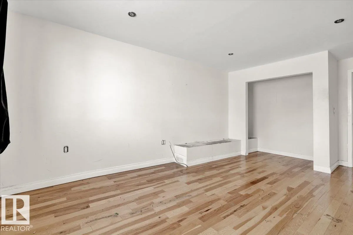 10522 161 ST NW
