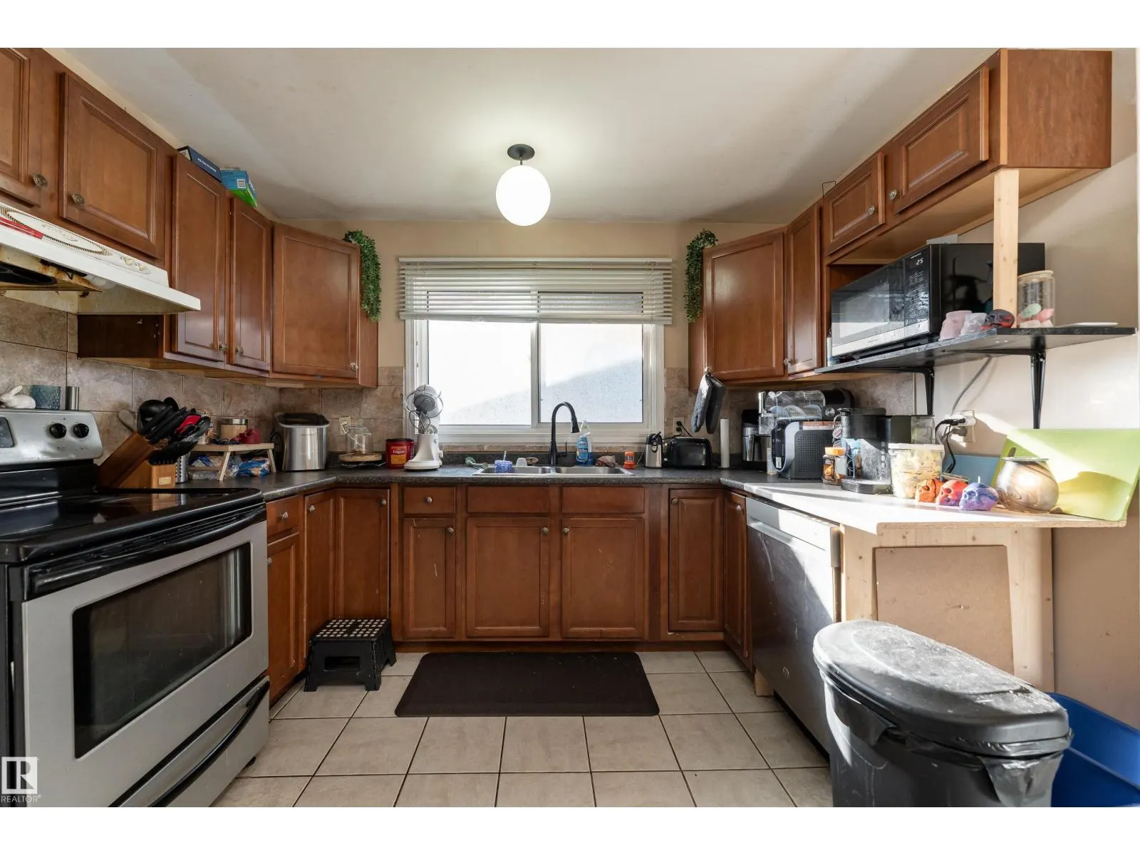 8207 169 ST NW