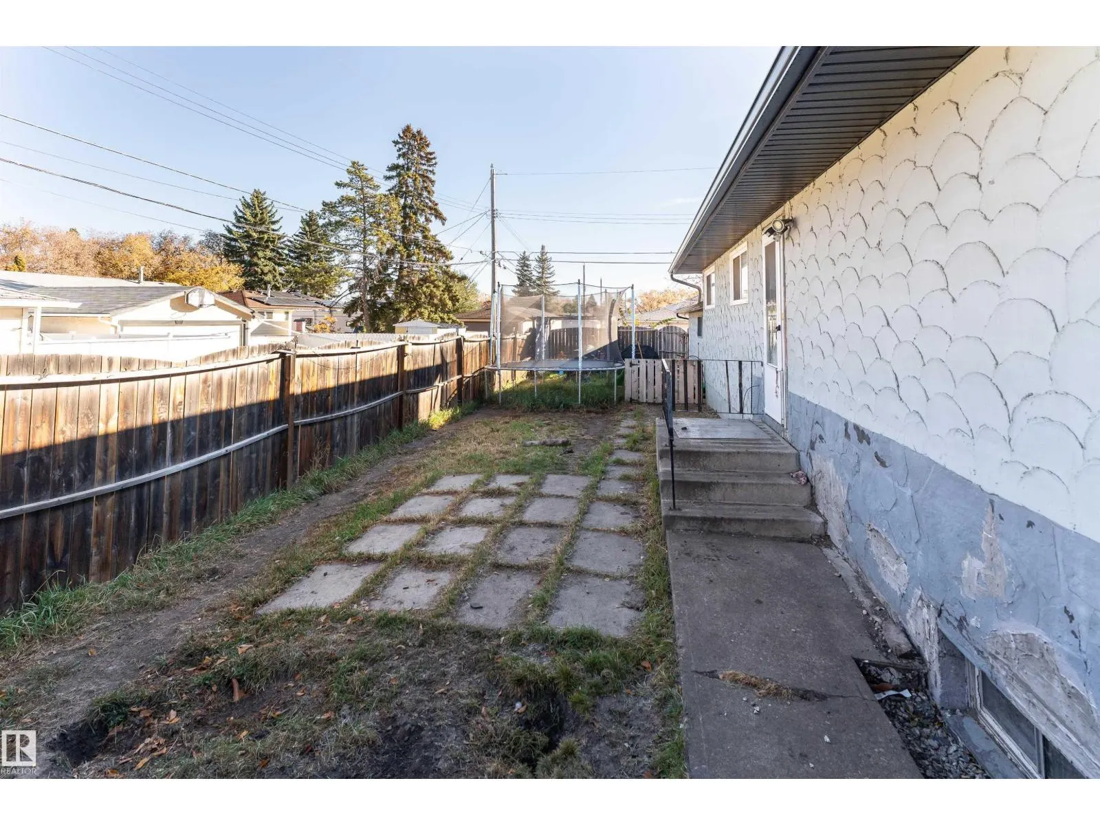 8207 169 ST NW