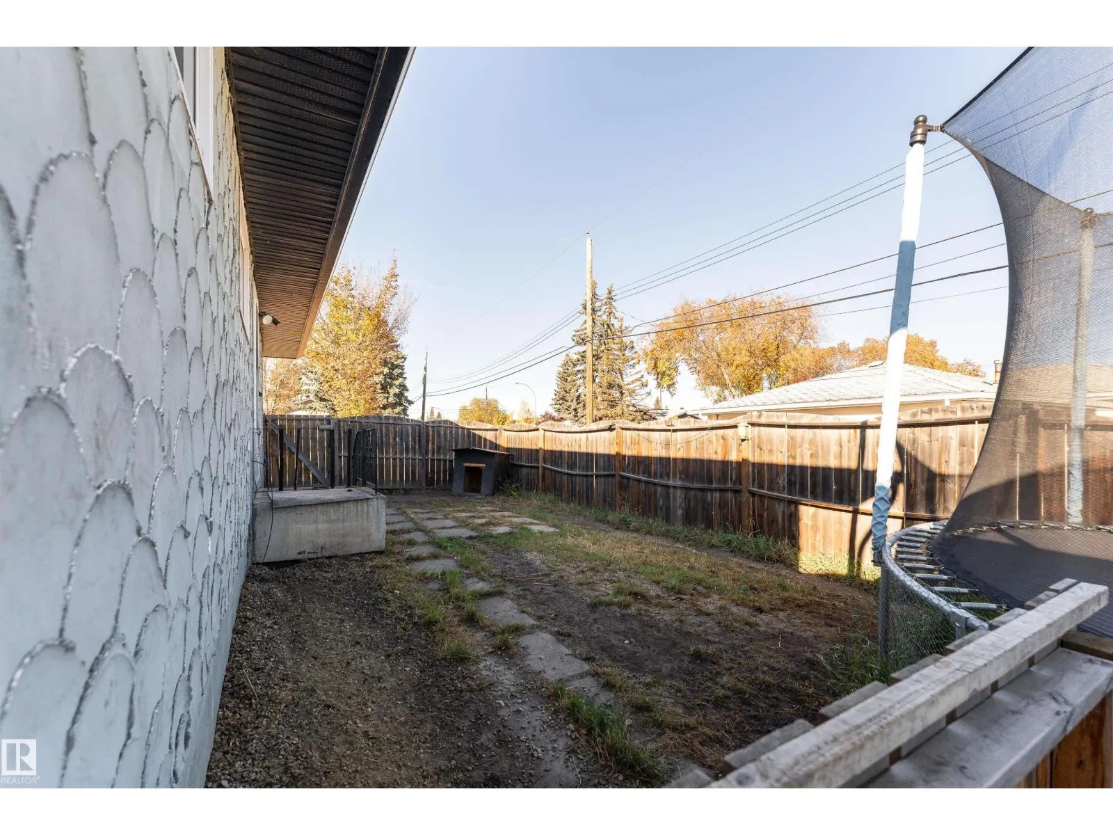8207 169 ST NW