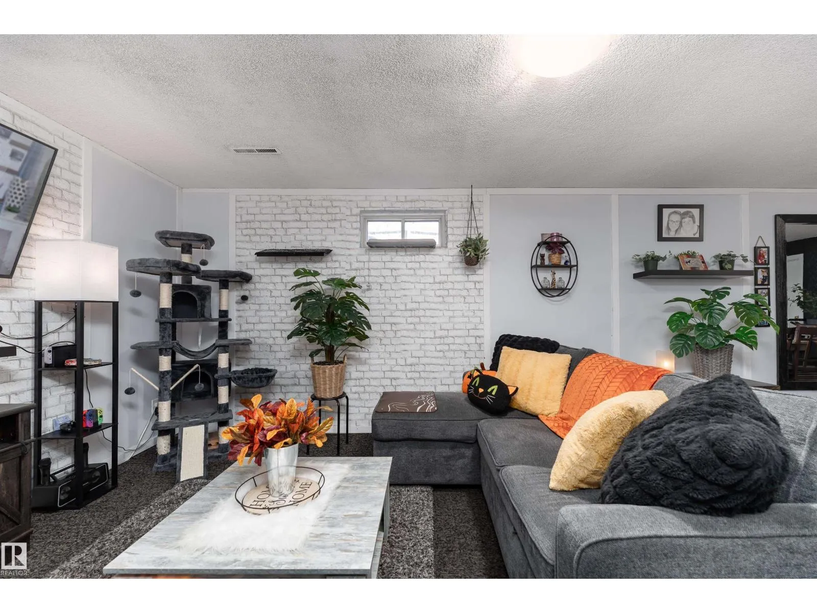 8207 169 ST NW
