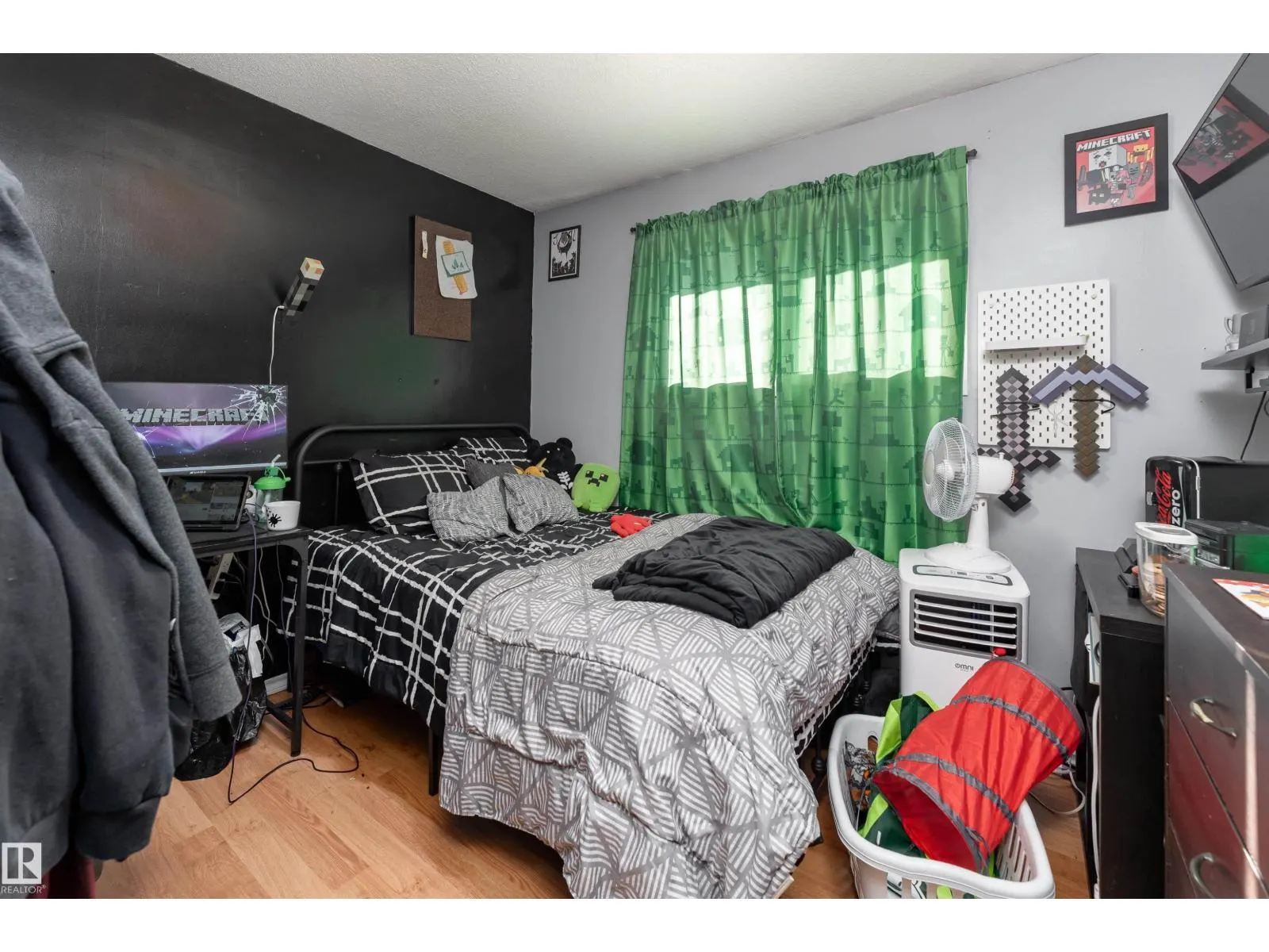 8207 169 ST NW