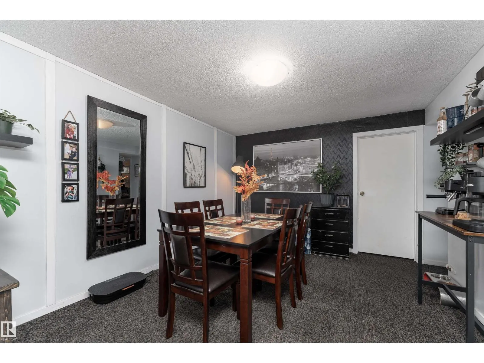 8207 169 ST NW