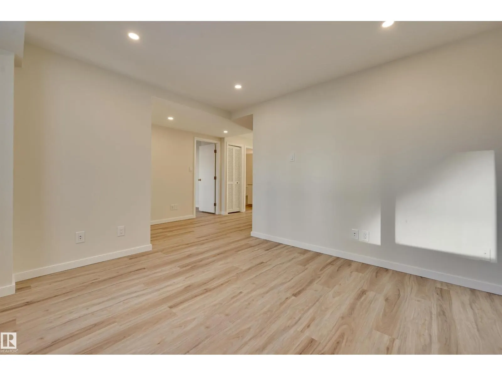 11960 100 AV NW