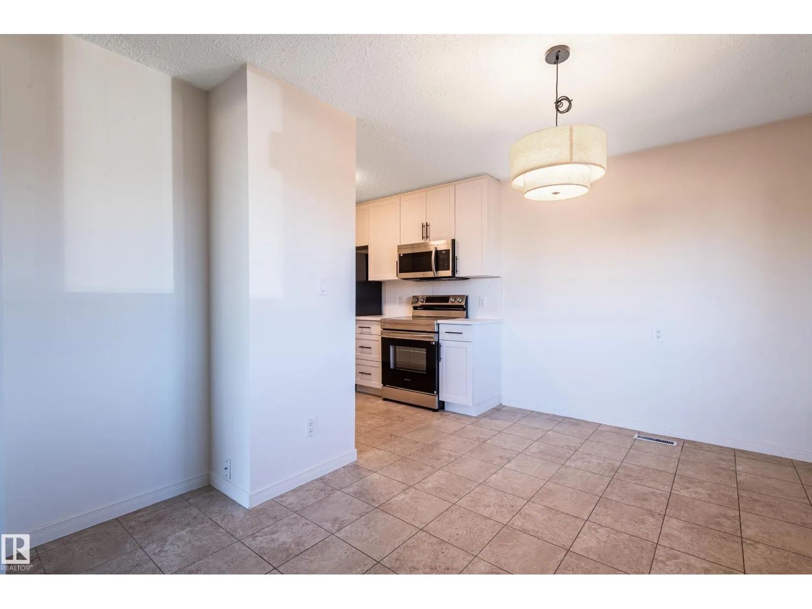 13341 47 ST NW