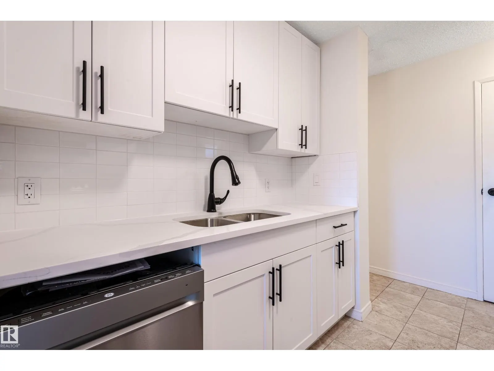 13341 47 ST NW