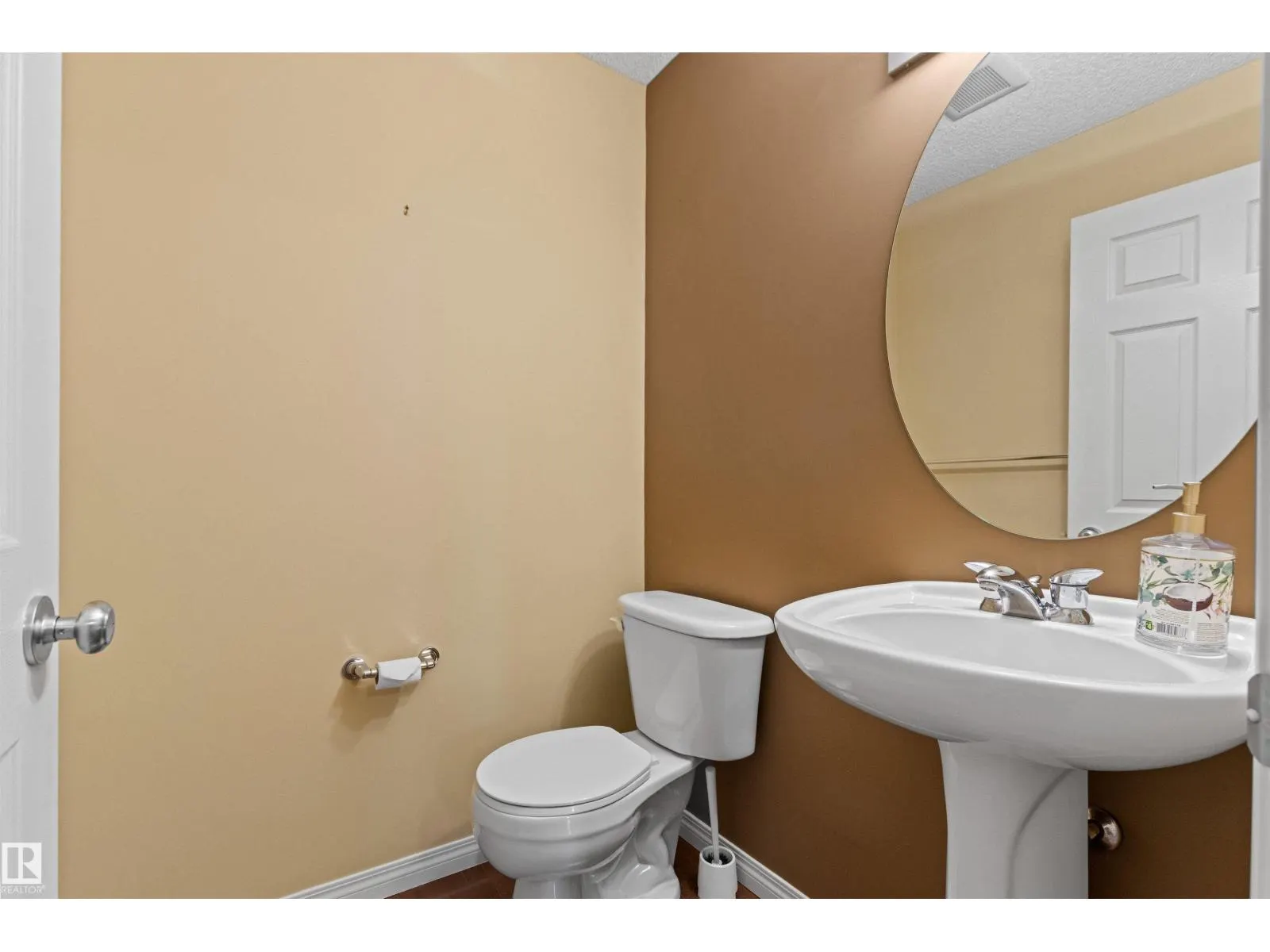 #63 1128 156 ST NW