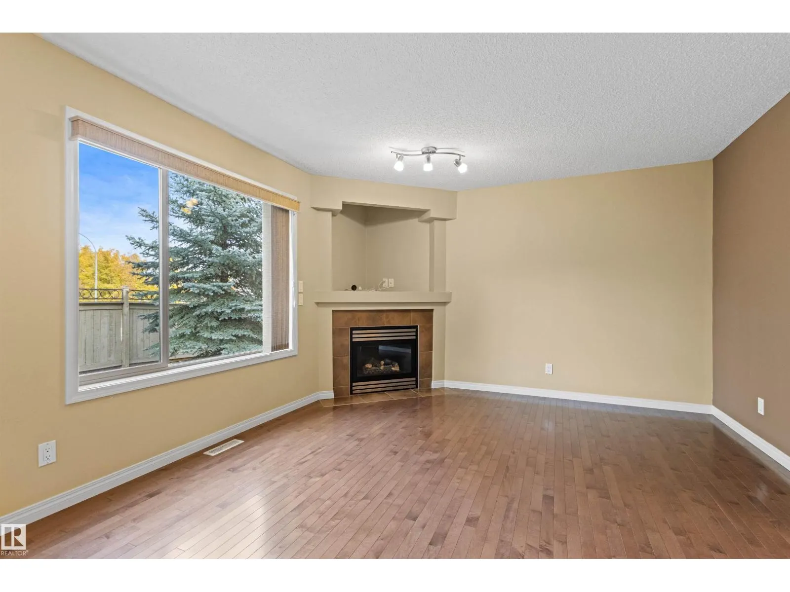 #63 1128 156 ST NW
