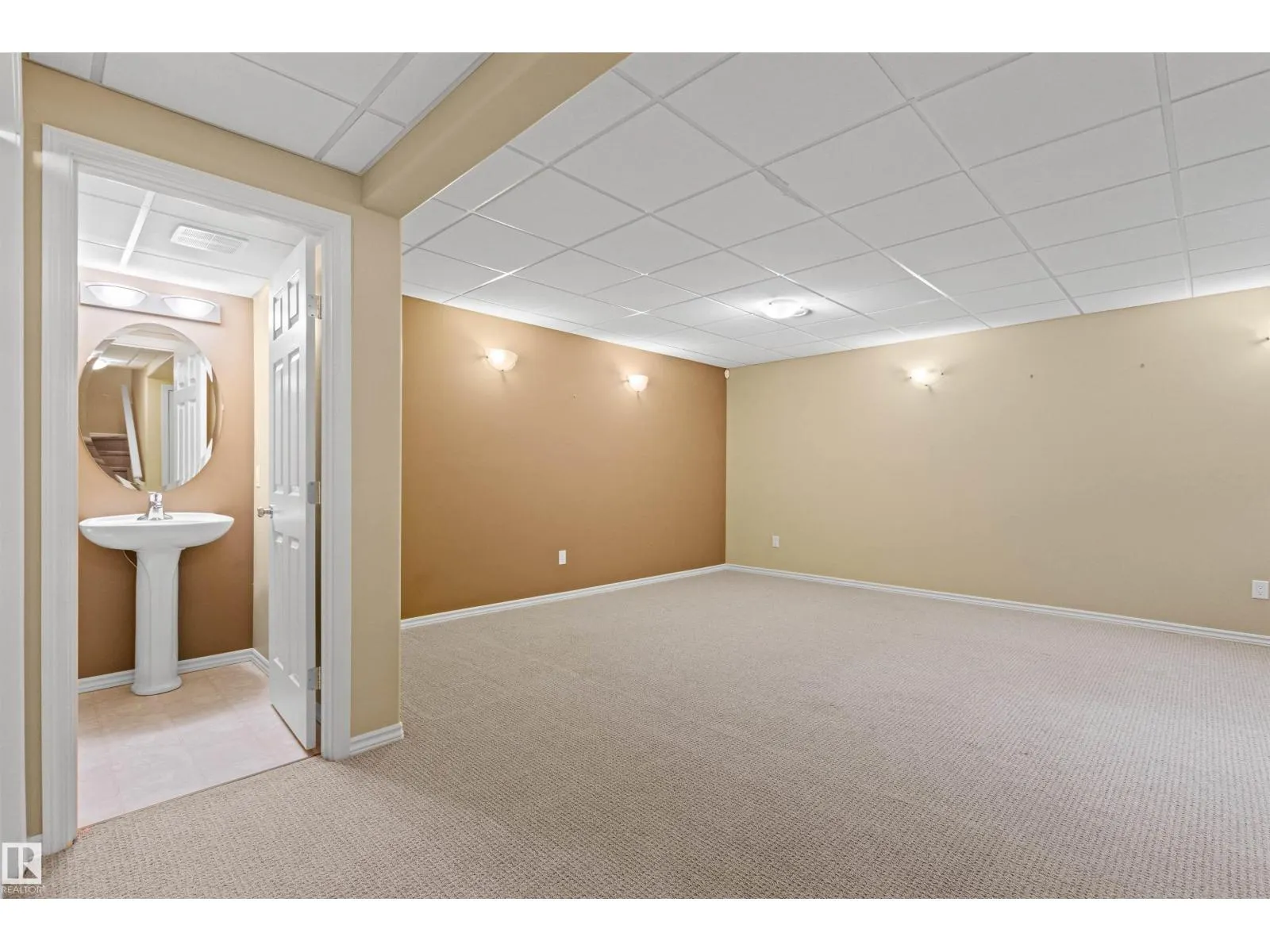 #63 1128 156 ST NW