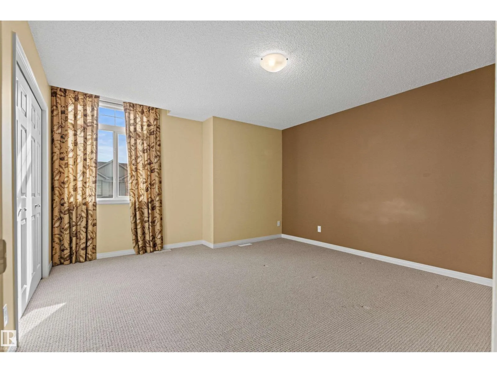 #63 1128 156 ST NW