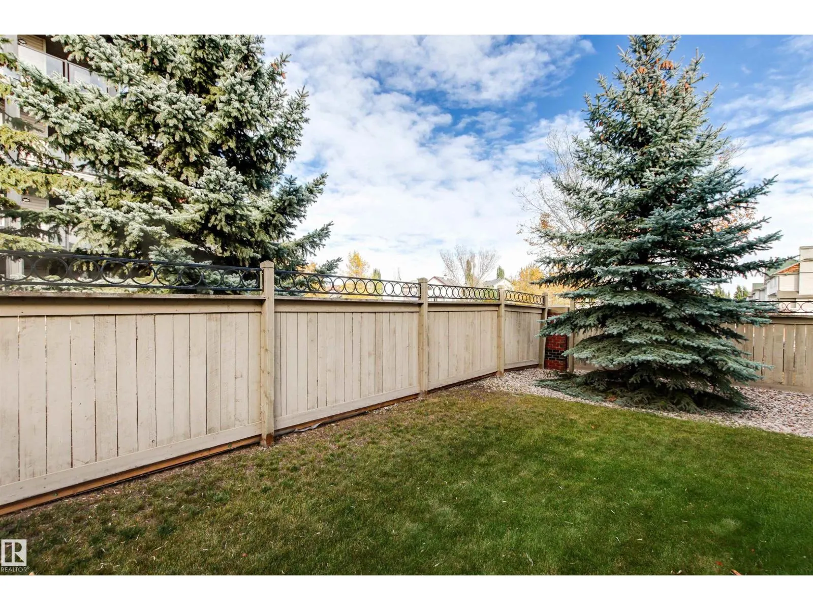 #63 1128 156 ST NW