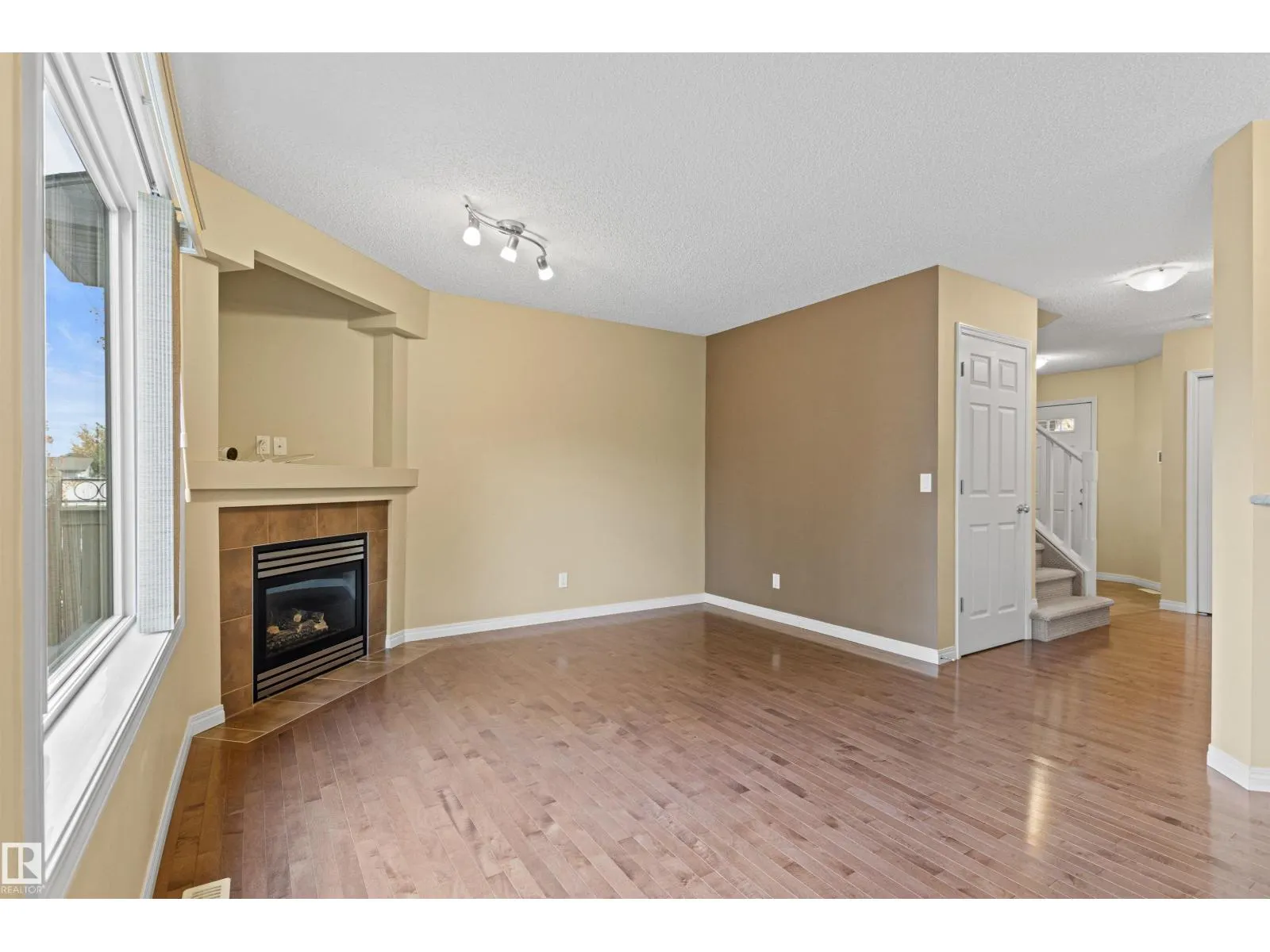 #63 1128 156 ST NW