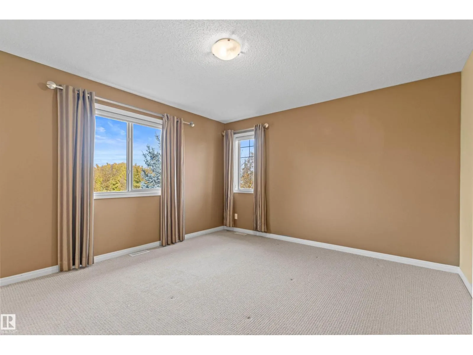 #63 1128 156 ST NW