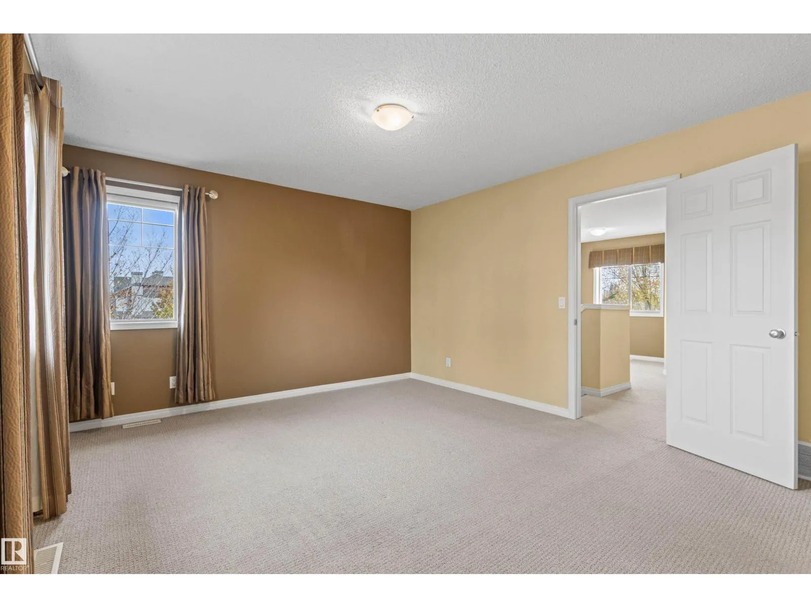 #63 1128 156 ST NW