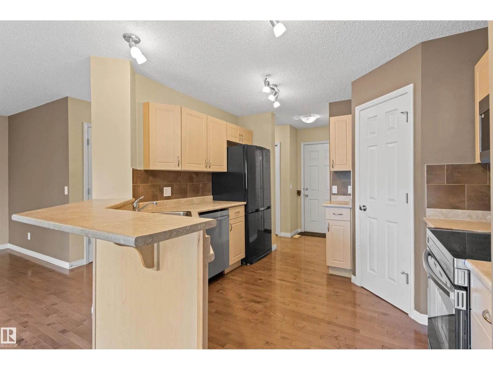 #63 1128 156 ST NW