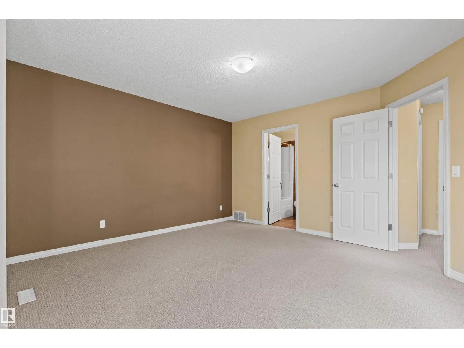 #63 1128 156 ST NW