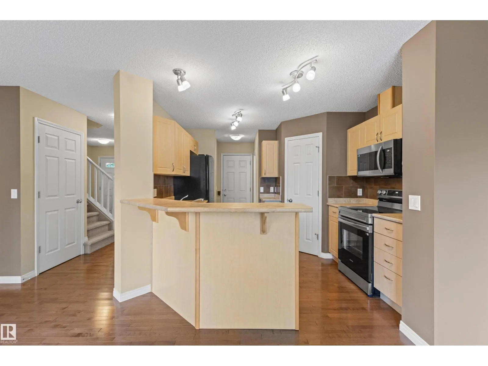 #63 1128 156 ST NW