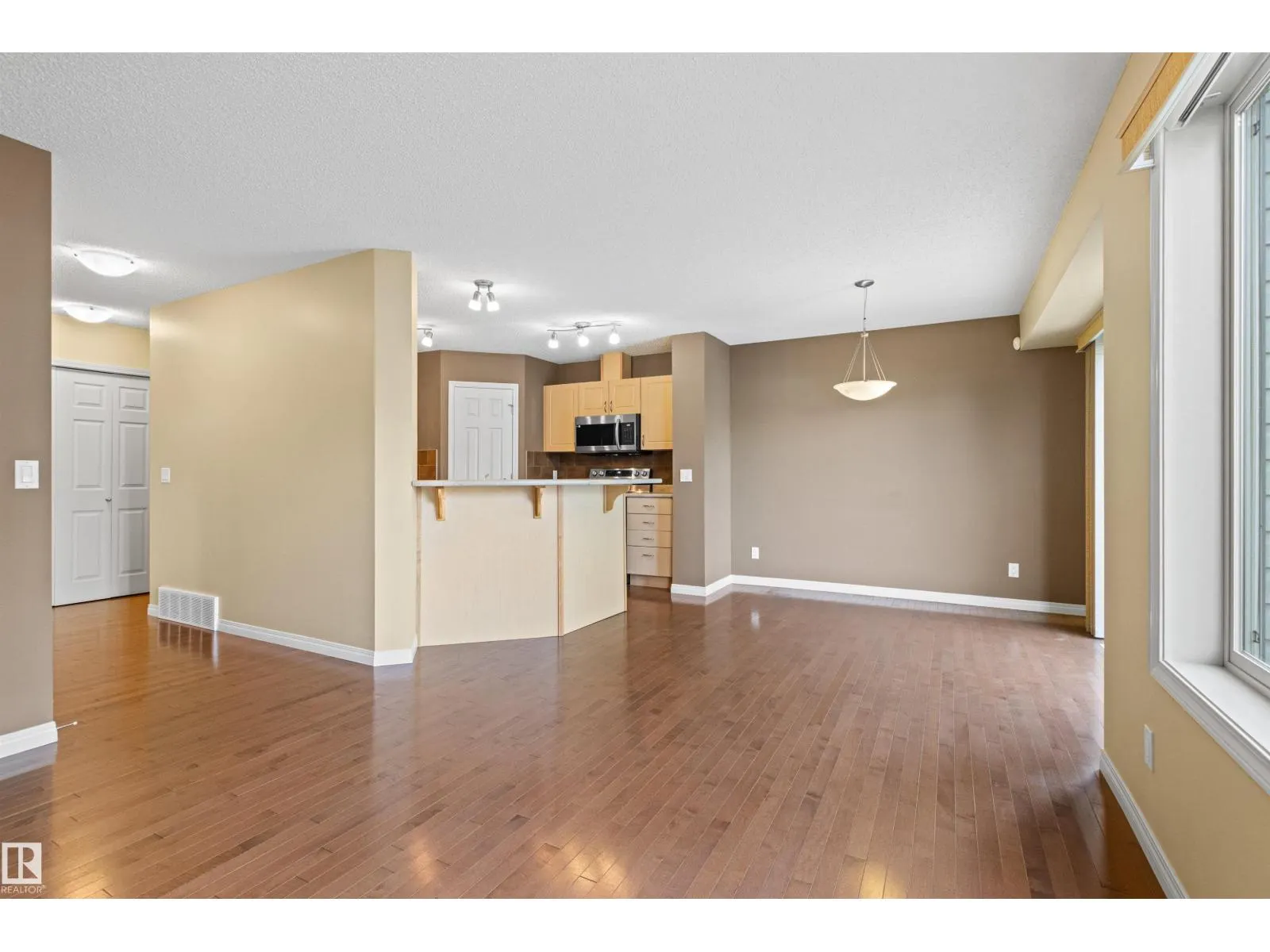 #63 1128 156 ST NW