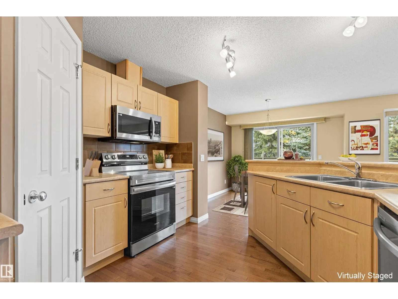 #63 1128 156 ST NW