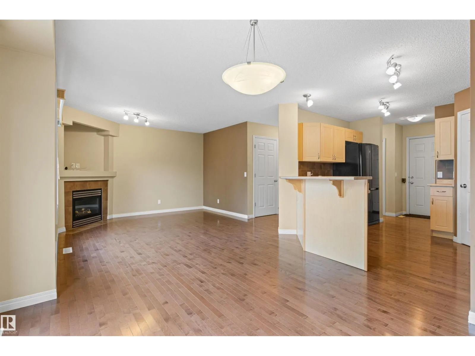 #63 1128 156 ST NW