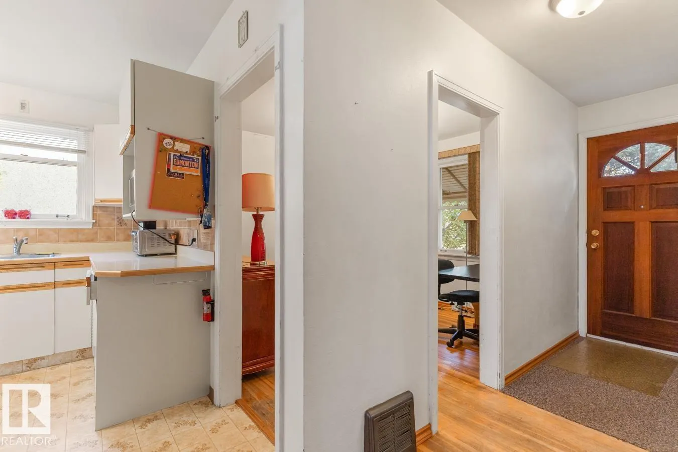 8671 76 ST NW
