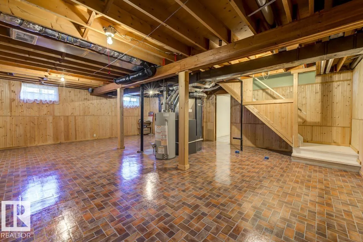 17920 76 AV NW