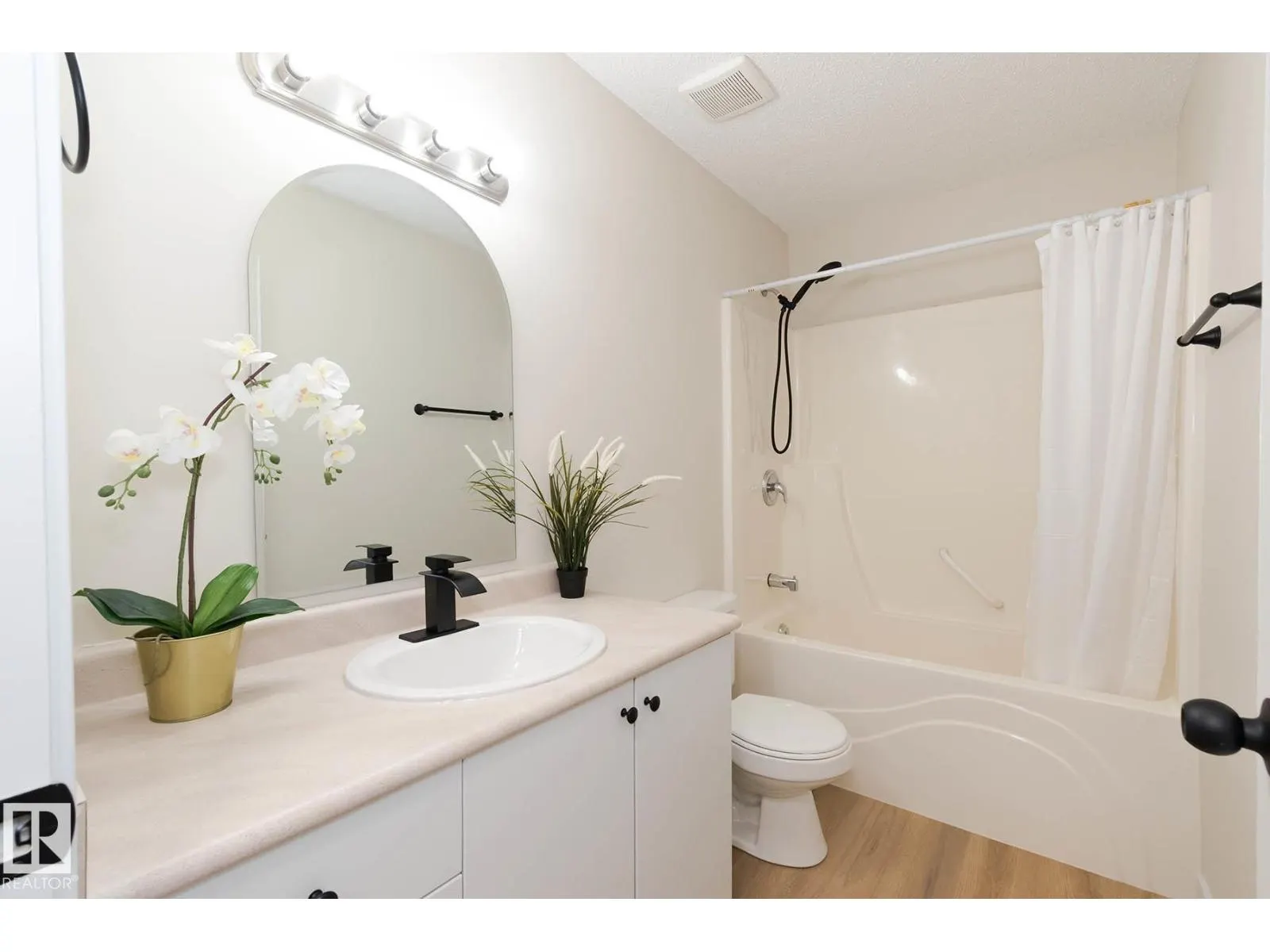 #1305 610 KING ST
