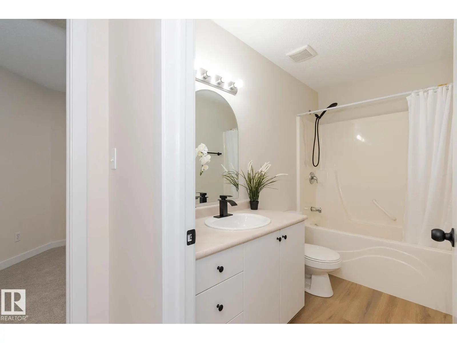 #1305 610 KING ST