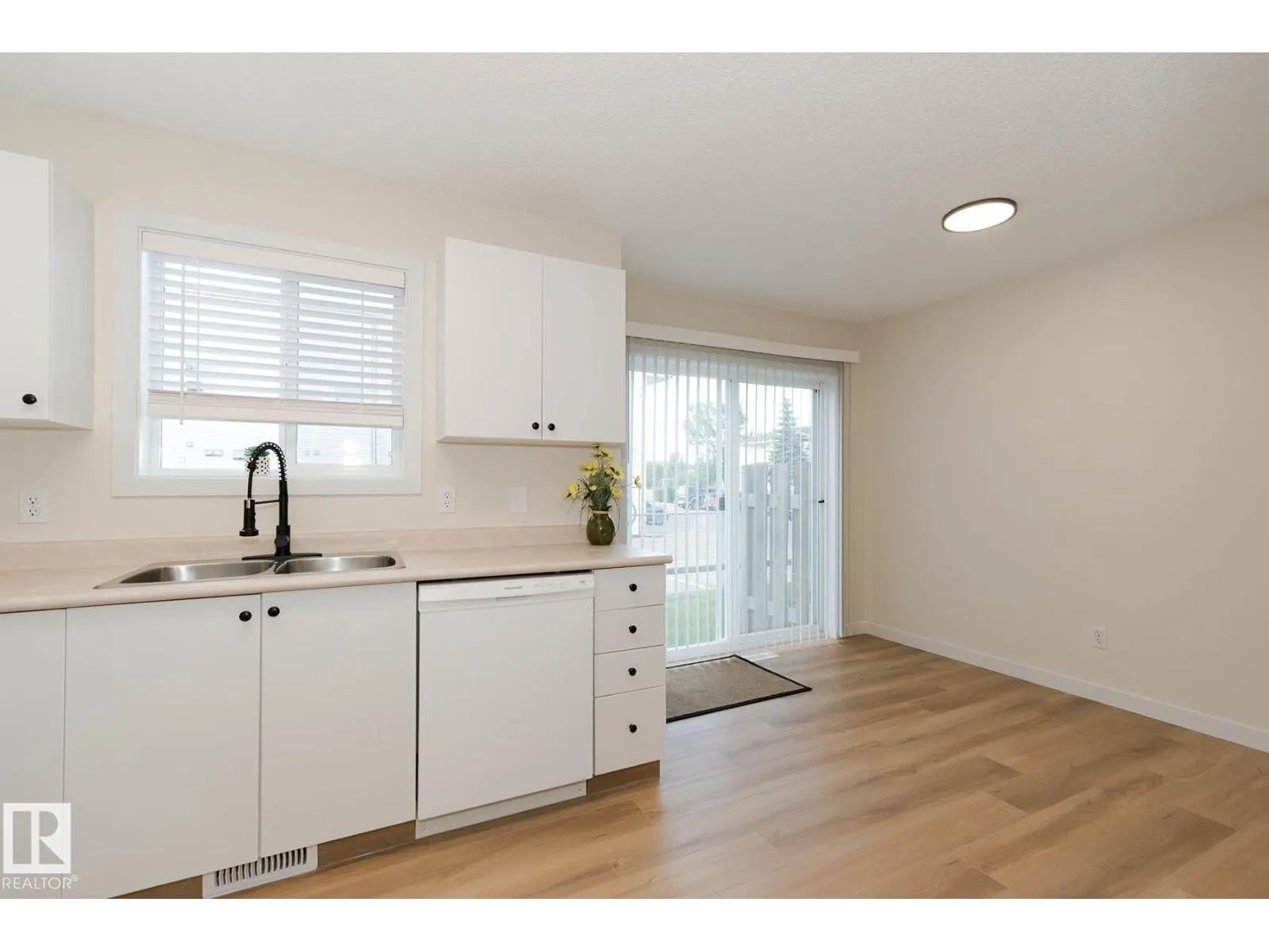 #1305 610 KING ST