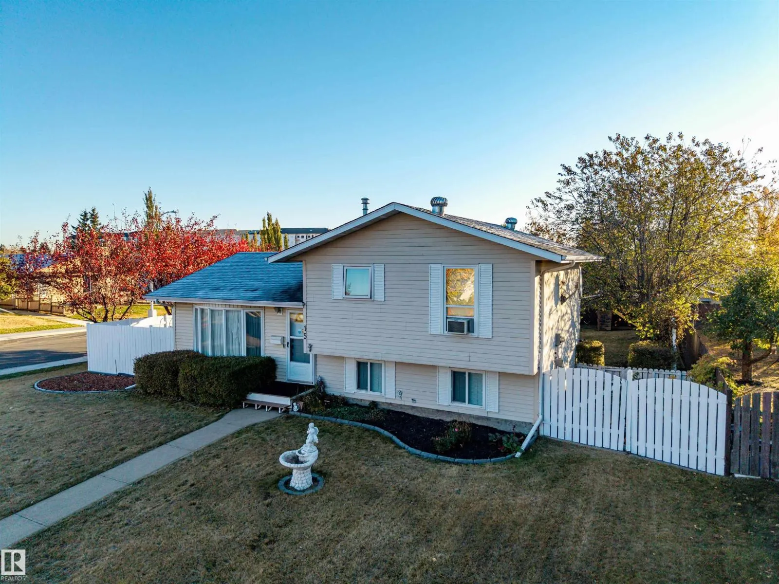 15 WILLIAM HUSTLER CR NW NW