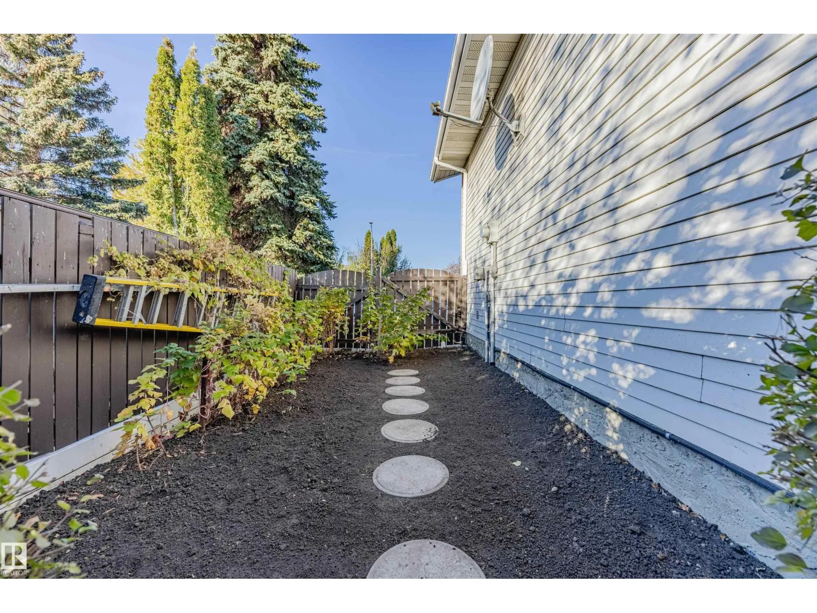 15 WILLIAM HUSTLER CR NW NW