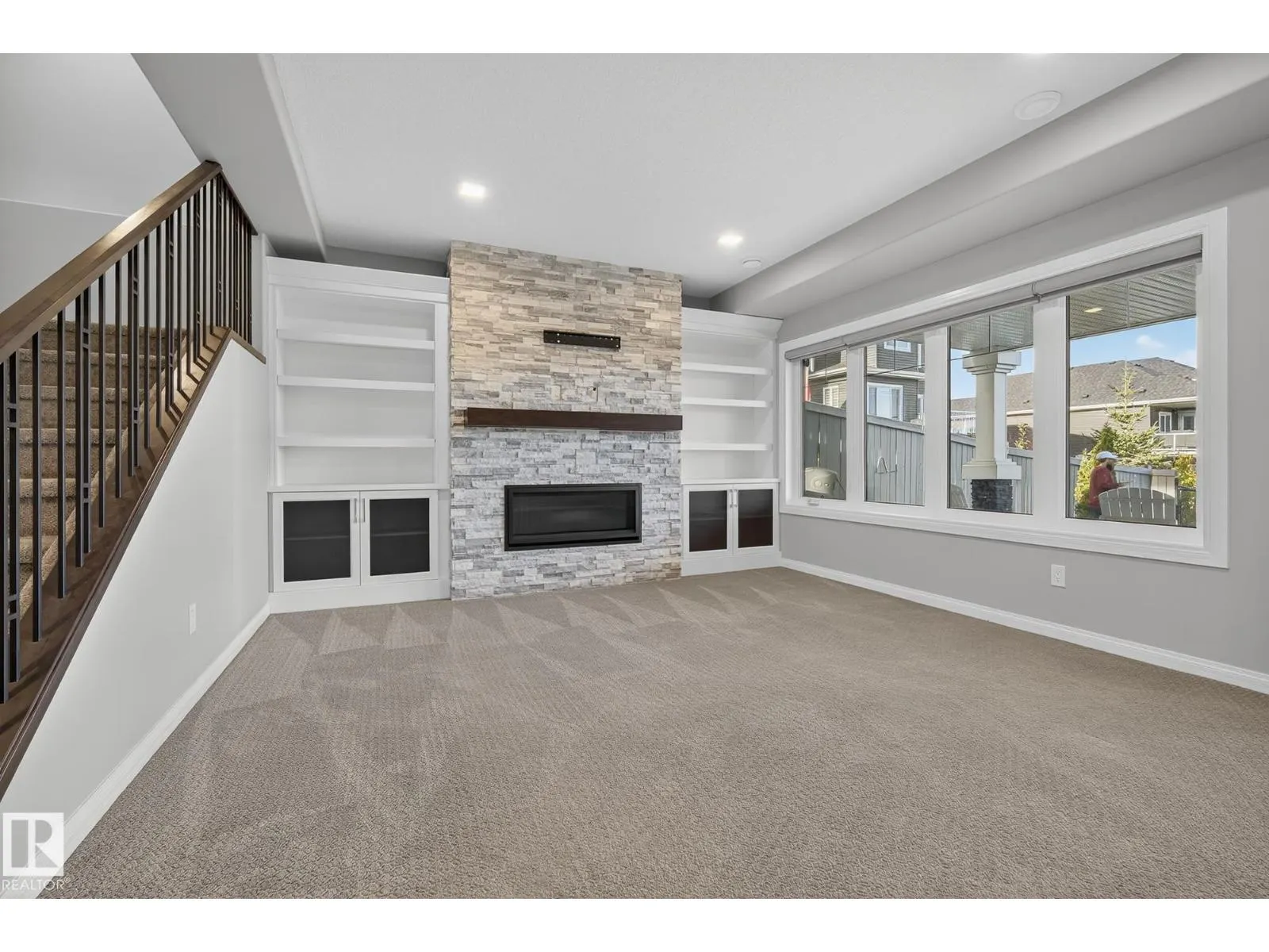 3419 CHICKADEE DR NW