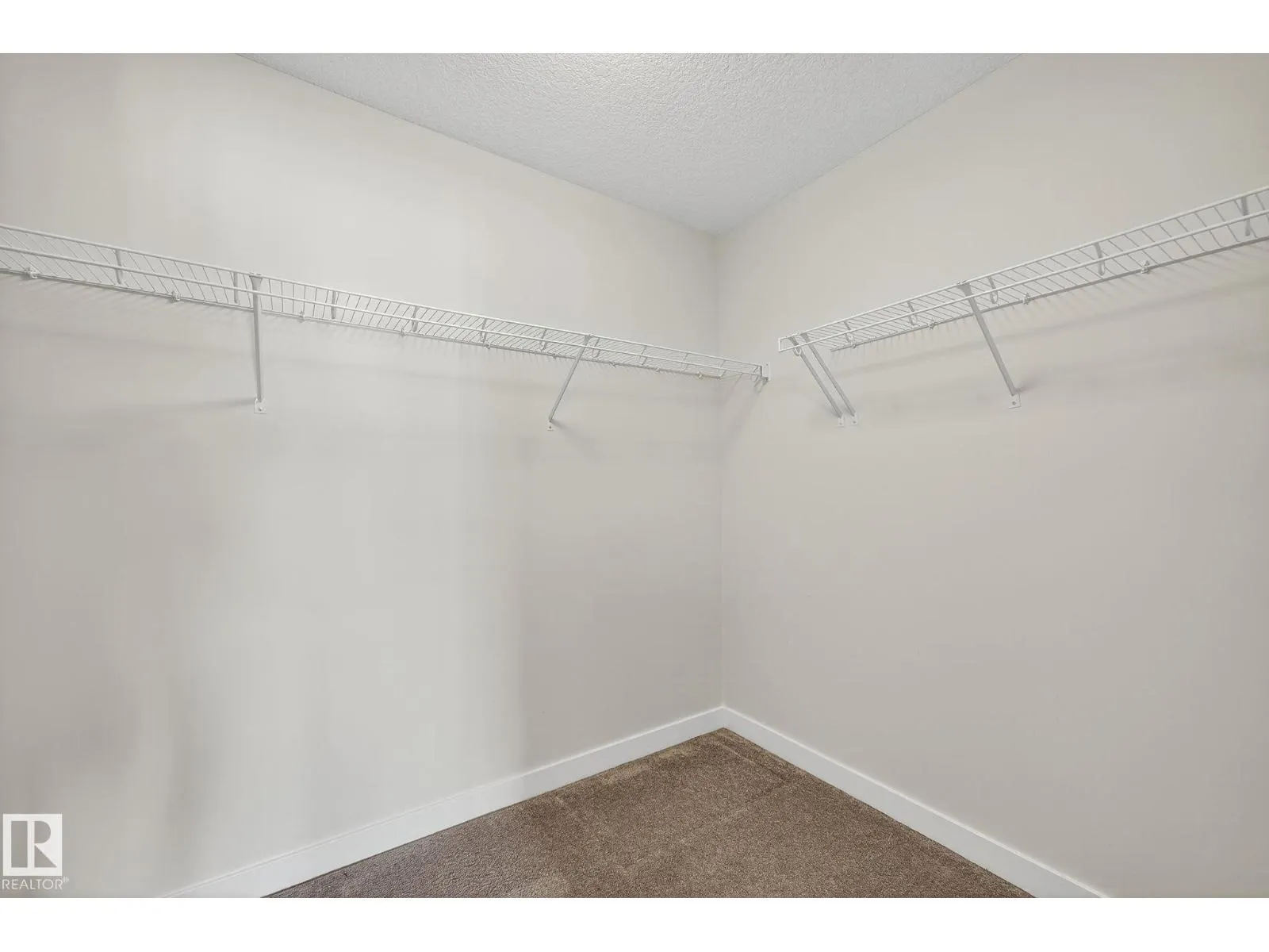 1077 Gault BV NW