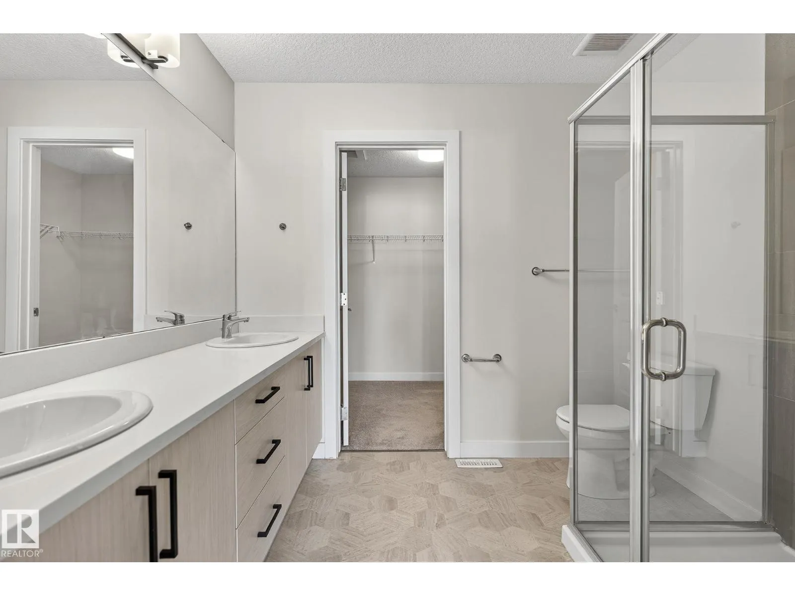1077 Gault BV NW