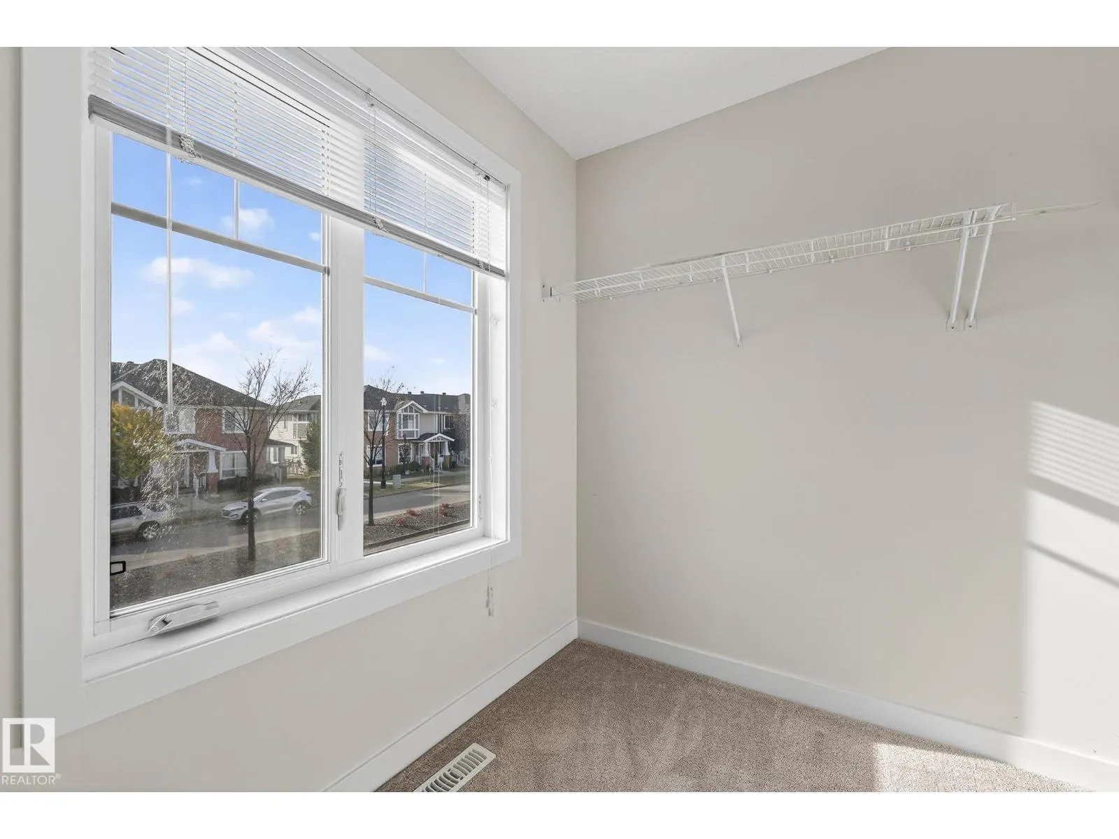 1077 Gault BV NW