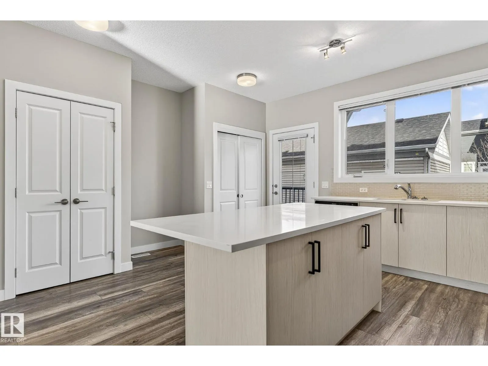 1077 Gault BV NW