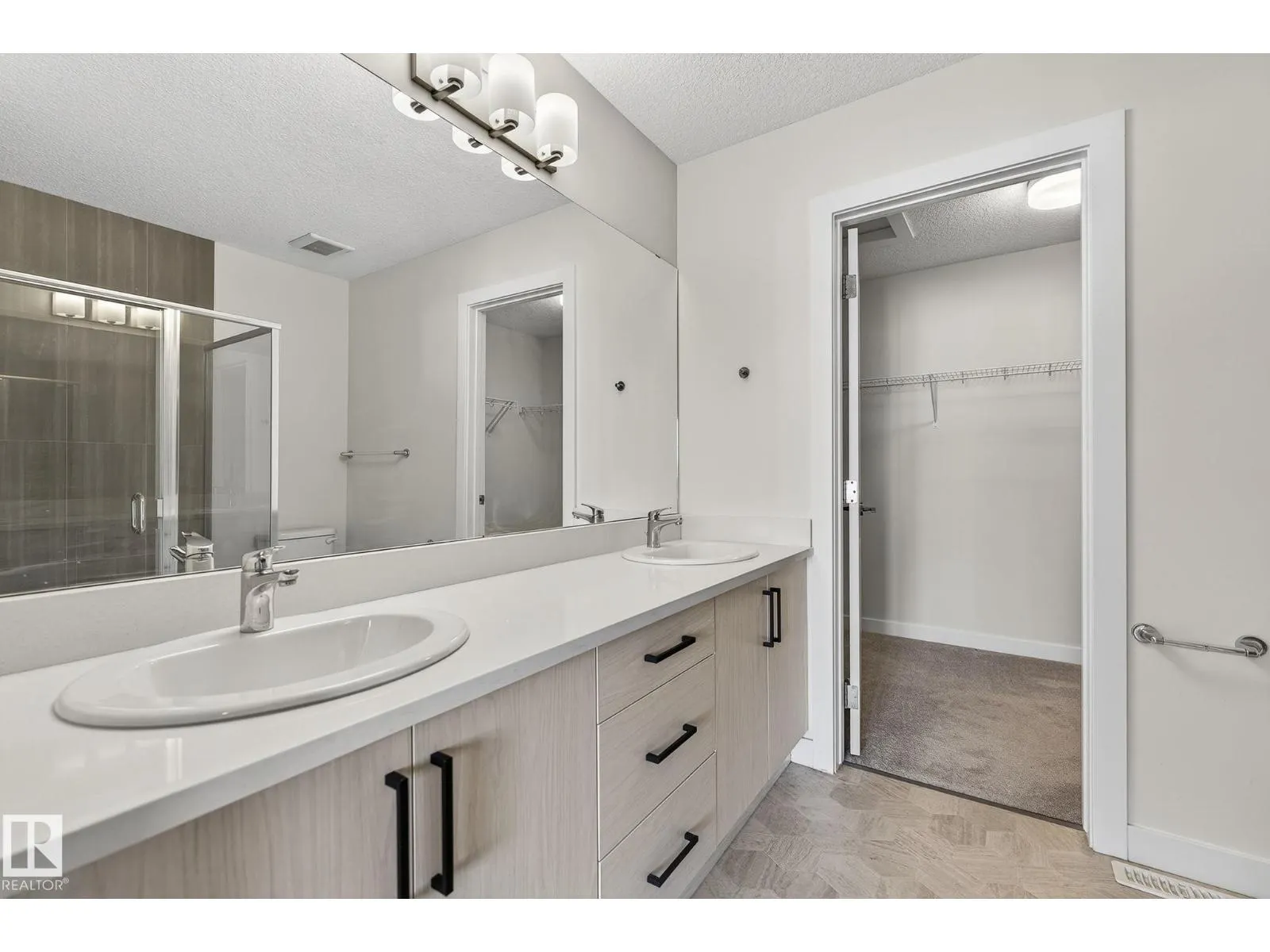 1077 Gault BV NW