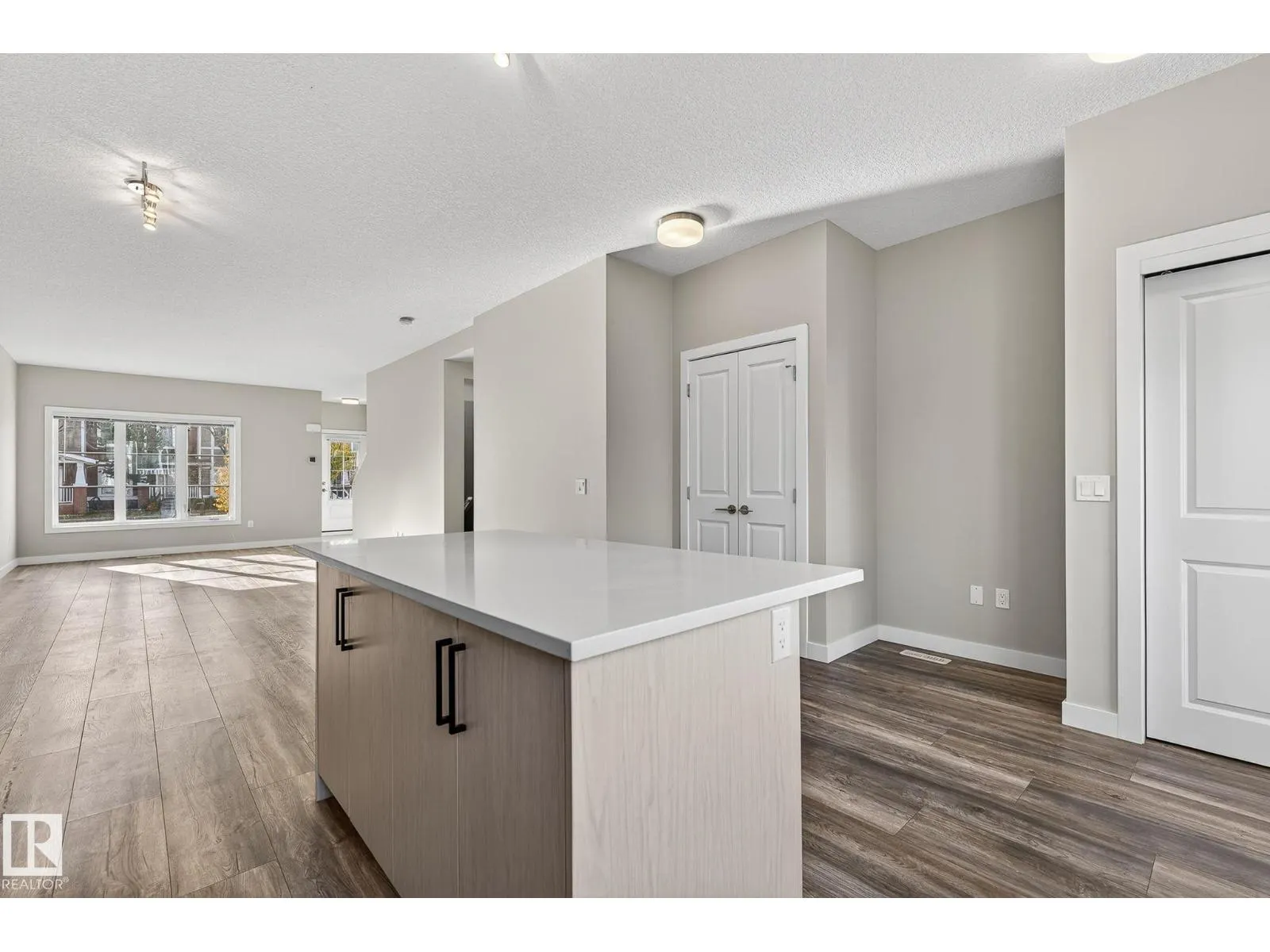 1077 Gault BV NW