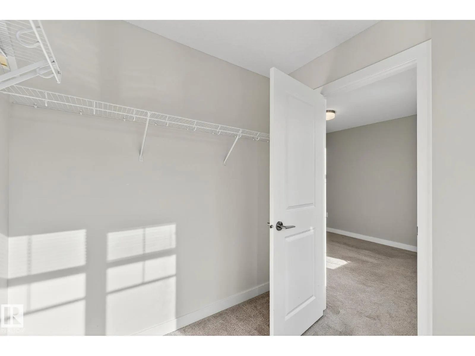 1077 Gault BV NW
