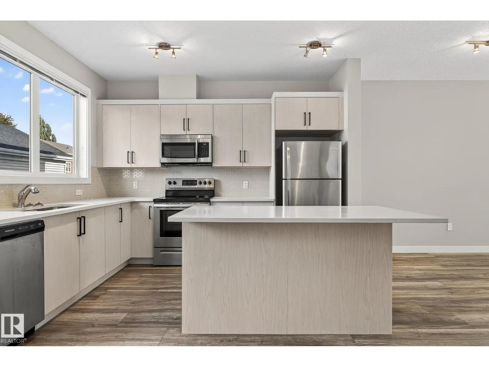 1077 Gault BV NW