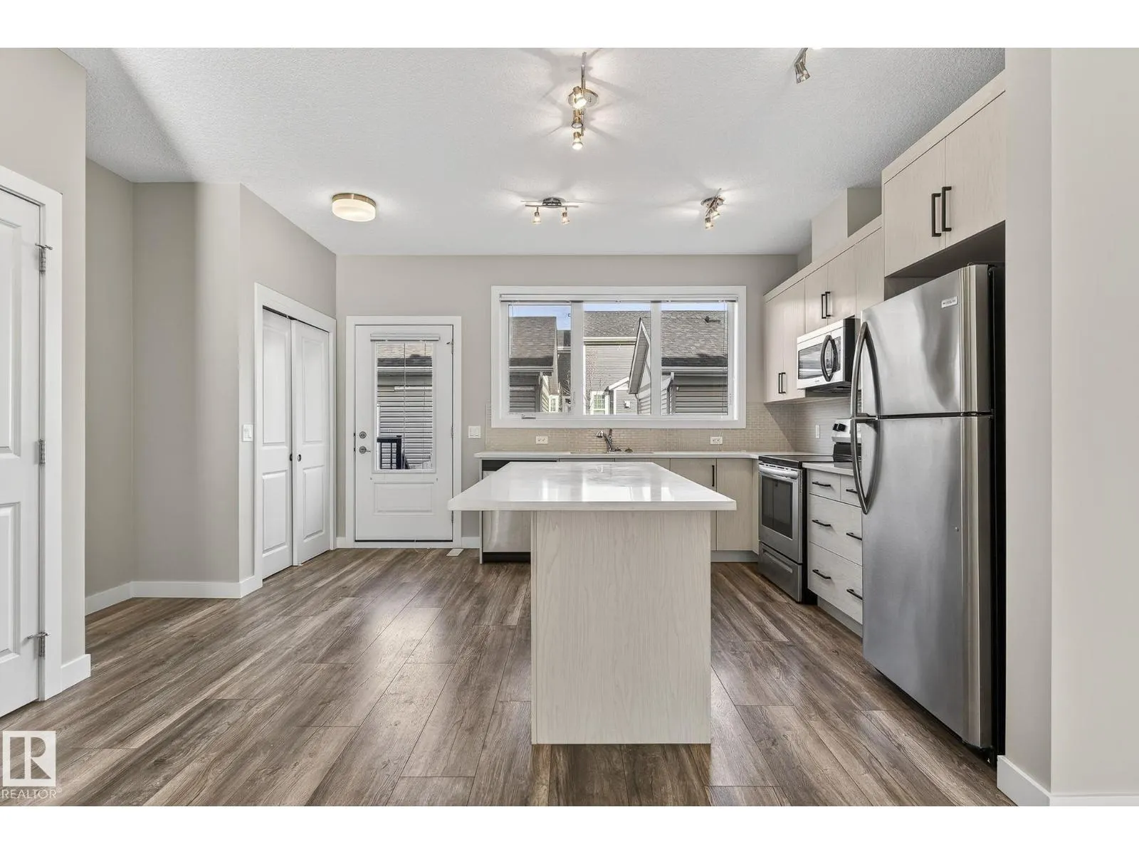 1077 Gault BV NW