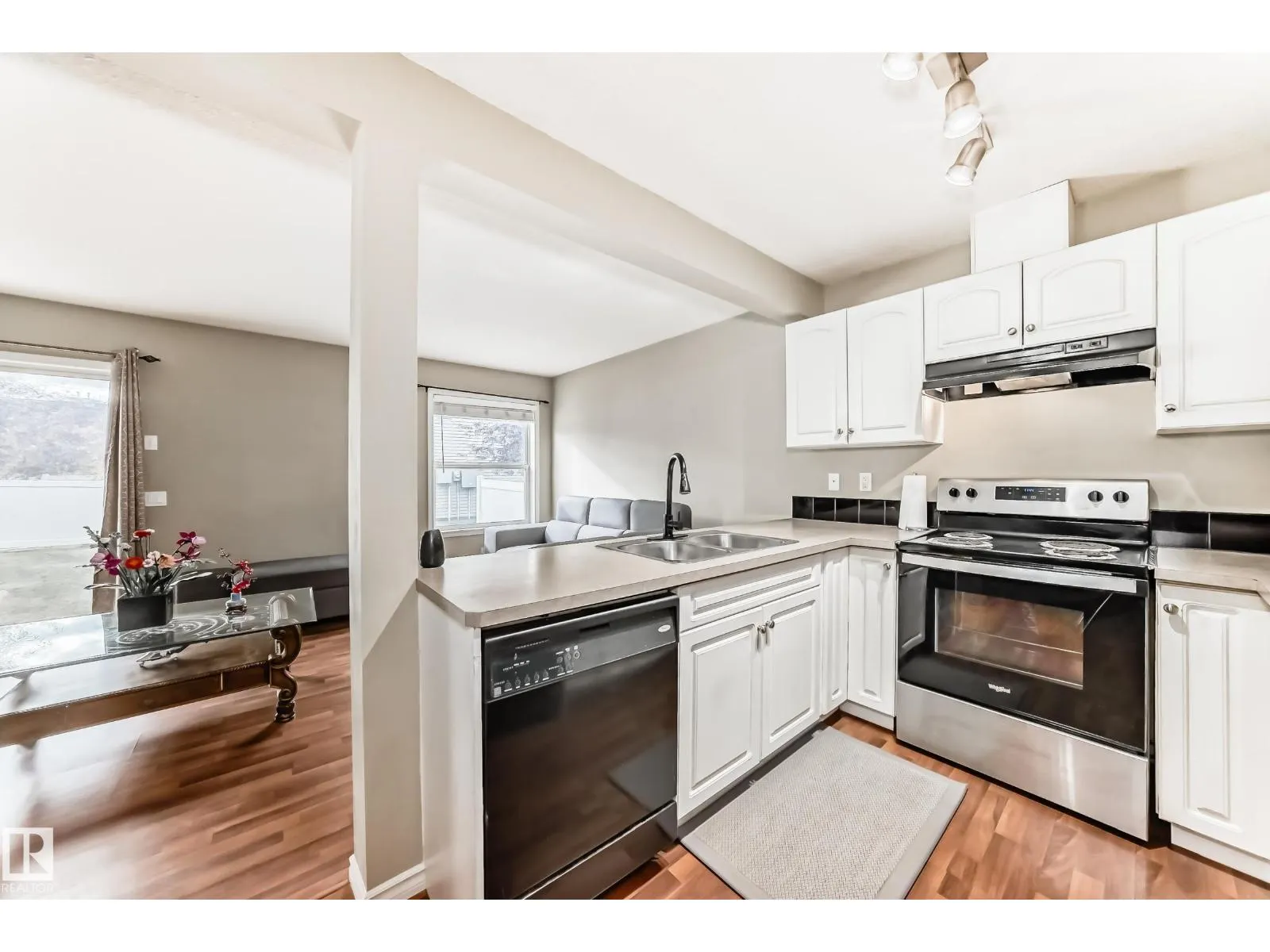 #72 230 EDWARDS DR SW