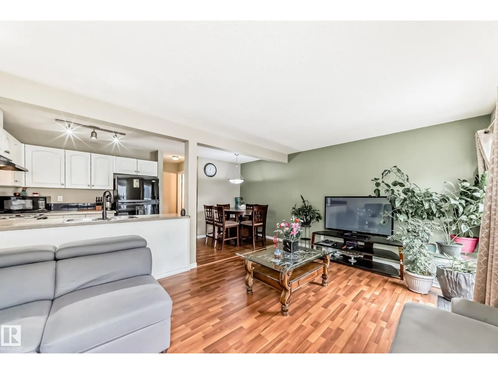 #72 230 EDWARDS DR SW