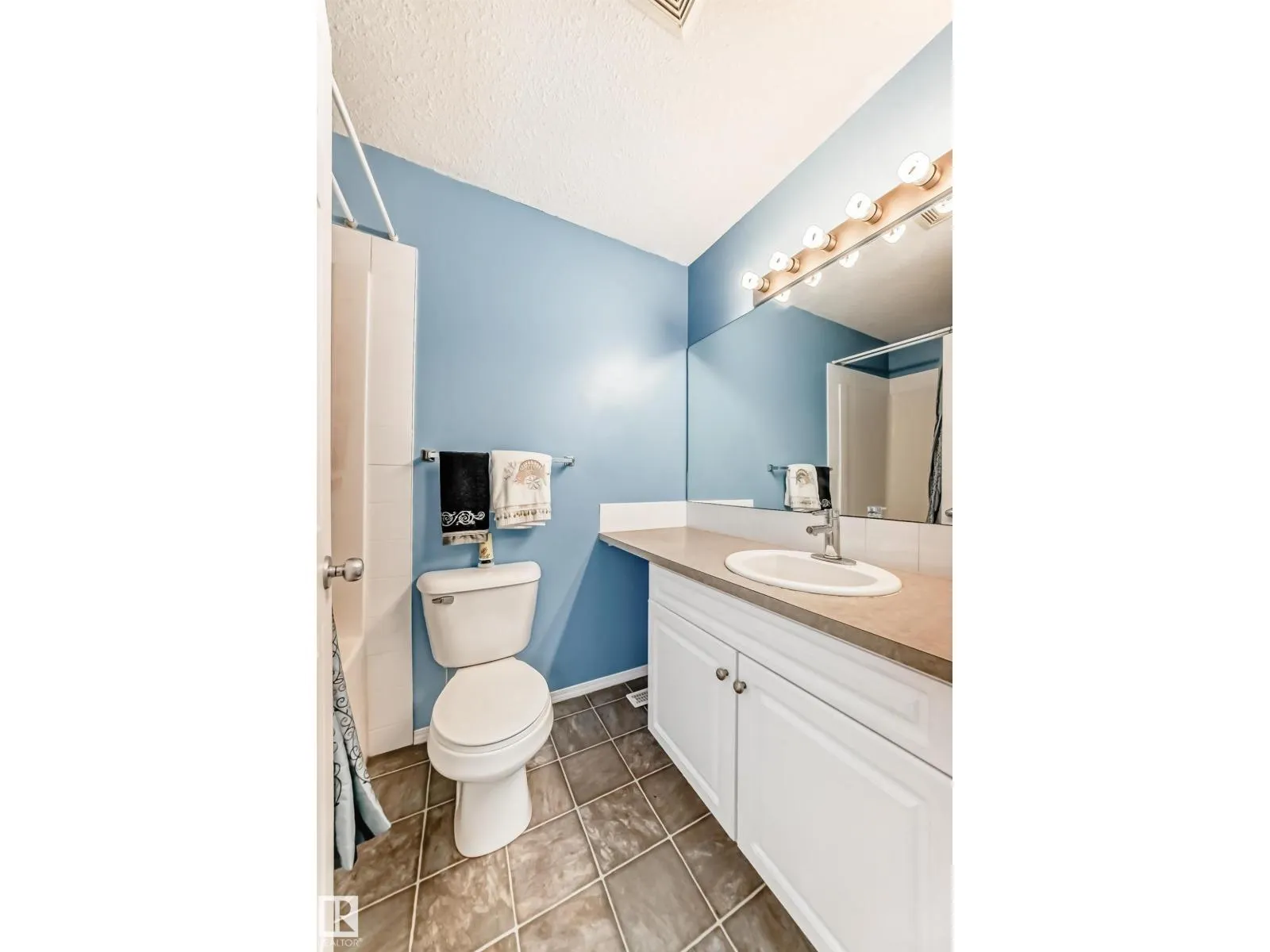 #72 230 EDWARDS DR SW