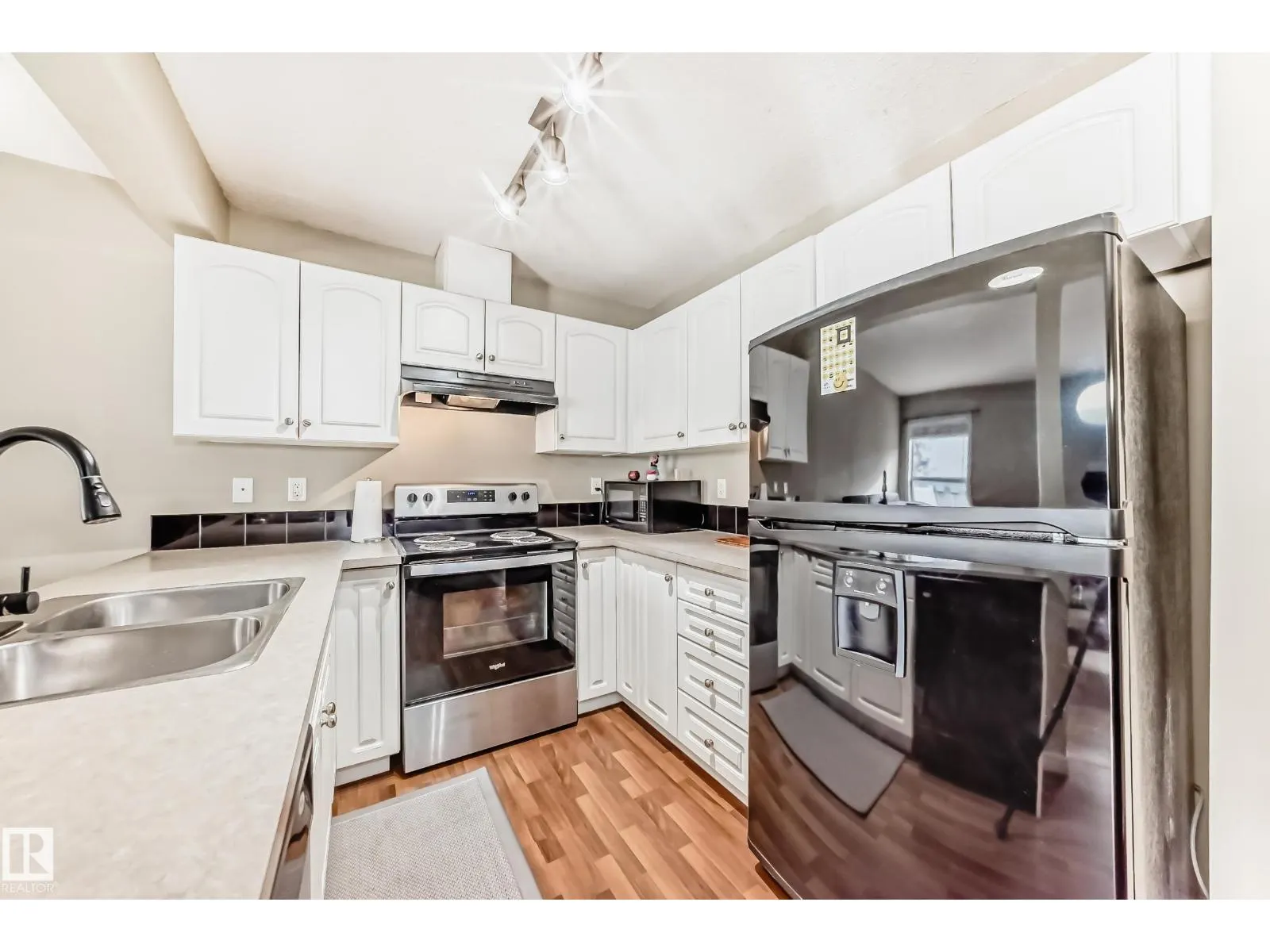 #72 230 EDWARDS DR SW